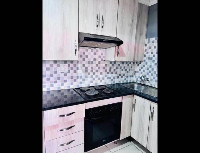 2 BEDROOM PROPERTY TO RENT IN FLEURHOF